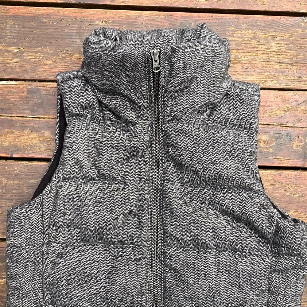 OLD NAVY GRAY HERRINGBONE WOOL BLEND PUFFER VEST SIZE MEDIUM - Picture 2 of 9